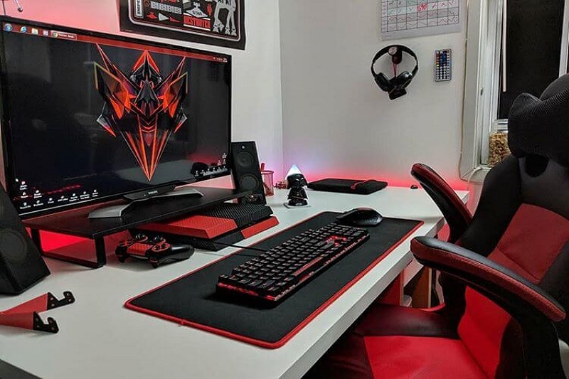 Gaming Desk Essentials, Must-Have Gear for an Immersive Experience 